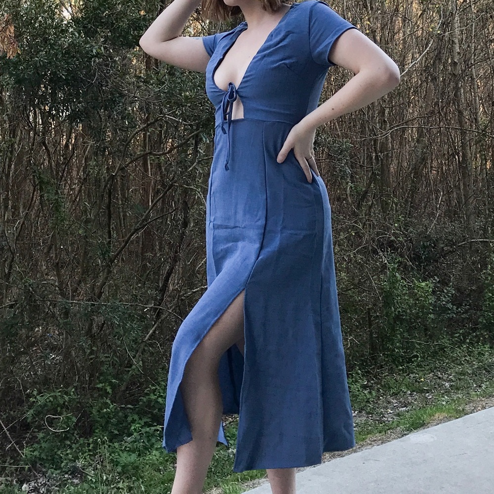 ❤️1DAY SALE❤️💕Baby Blue Keyhole MIDI Dress💕 - Picture 2 of 5